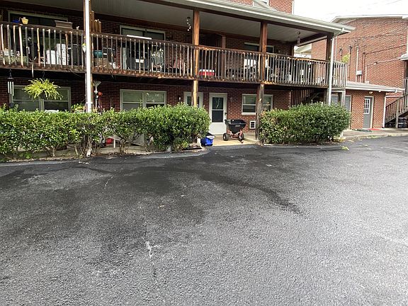 4th image of 702 E Main St #15