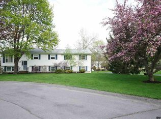 52 Glaston Ct, Voorheesville, NY 12186