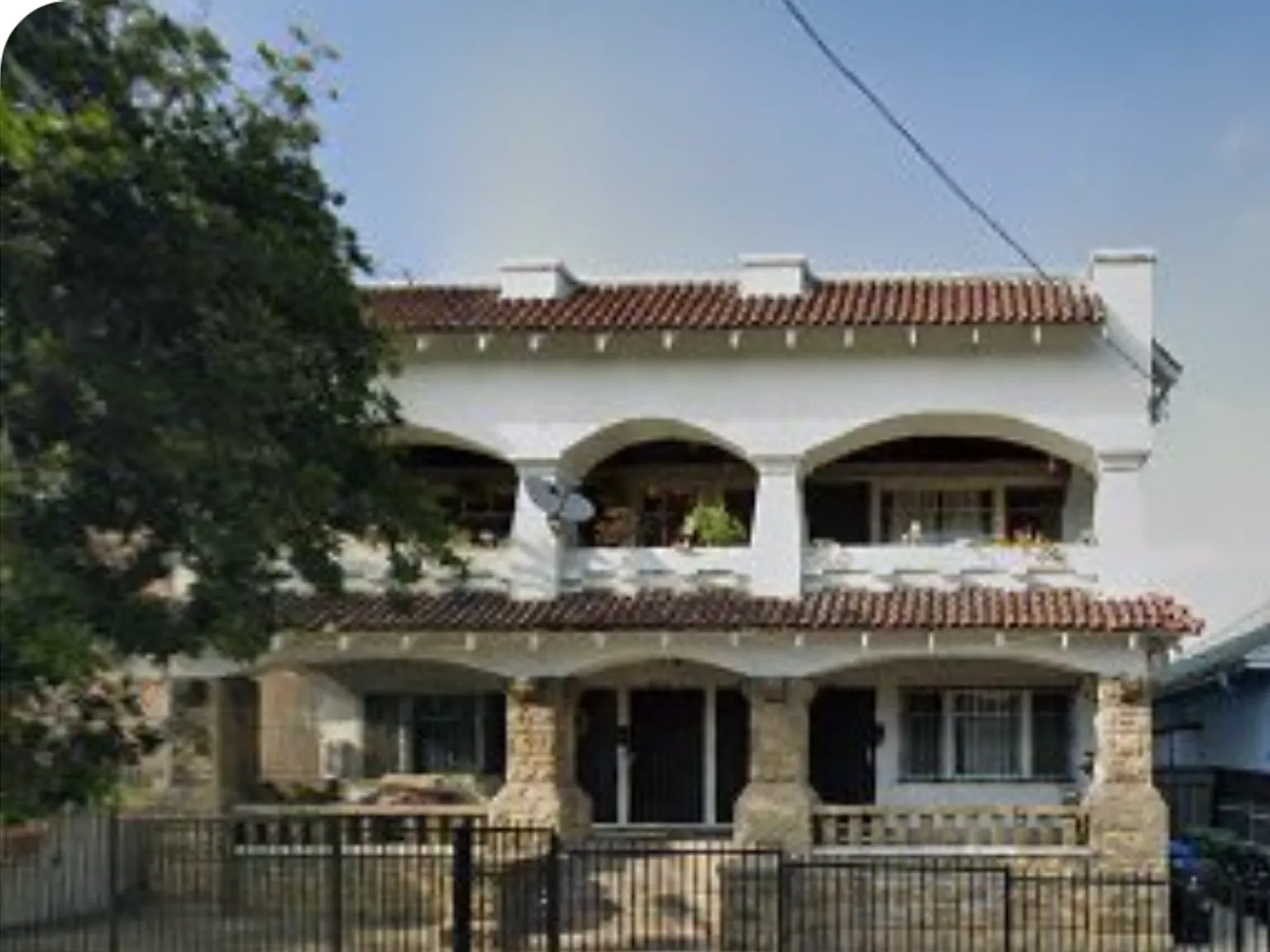 HUGE! Beautiful 1 Bedroom + 1 Bath + PATIO in charming neighborhood. — Photo 1