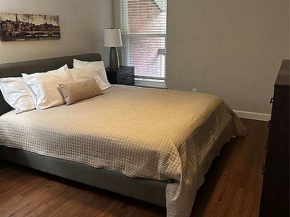 3rd image of 1969 Greenglen Dr APT 301