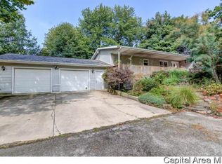 4866 Spaulding Orchard Rd, Chatham, IL 62629