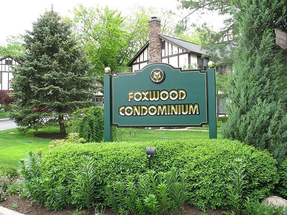 1st image of 68-6 Foxwood Dr