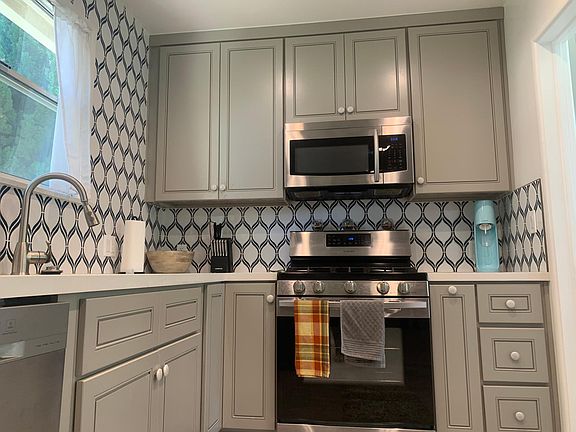 3rd image of 627 N Yaleton Ave