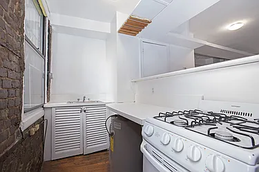 Rented by Avi Nash Associates