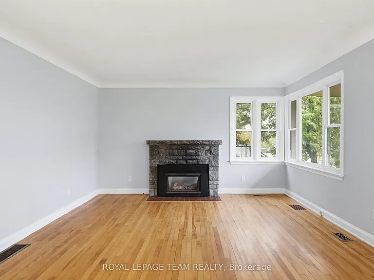 49 Crownhill St — Photo 3