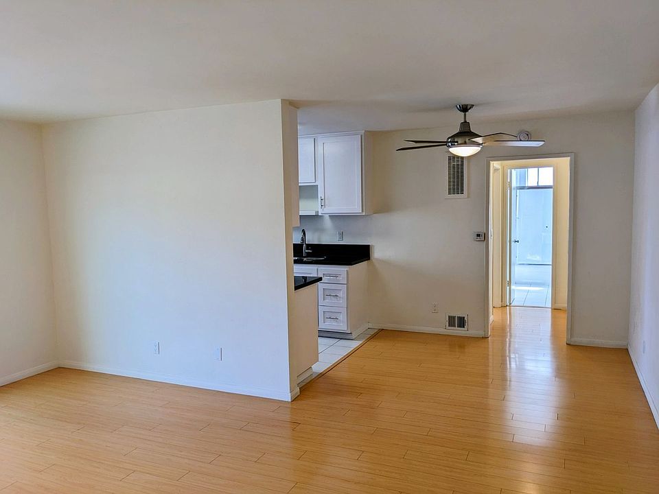 1st image of 11948 Darlington Ave APT 4