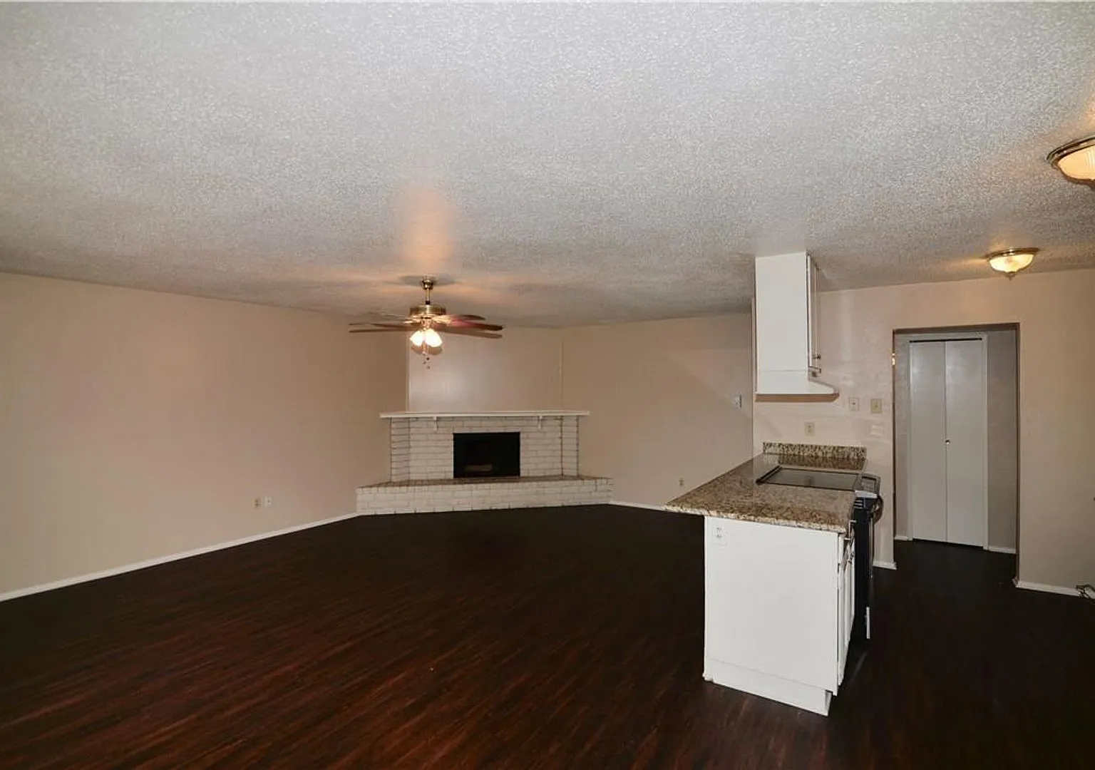 3 bedroom home with open floor plan! Allen ISD — Photo 2