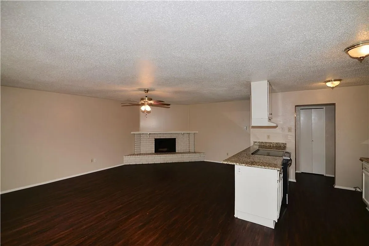 Building Photo - 556 Hanover Dr