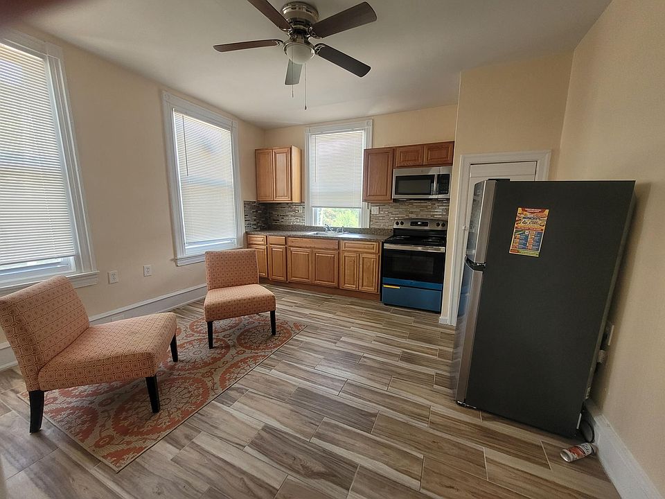 1st image of 1322 Oak Lane Ave #4
