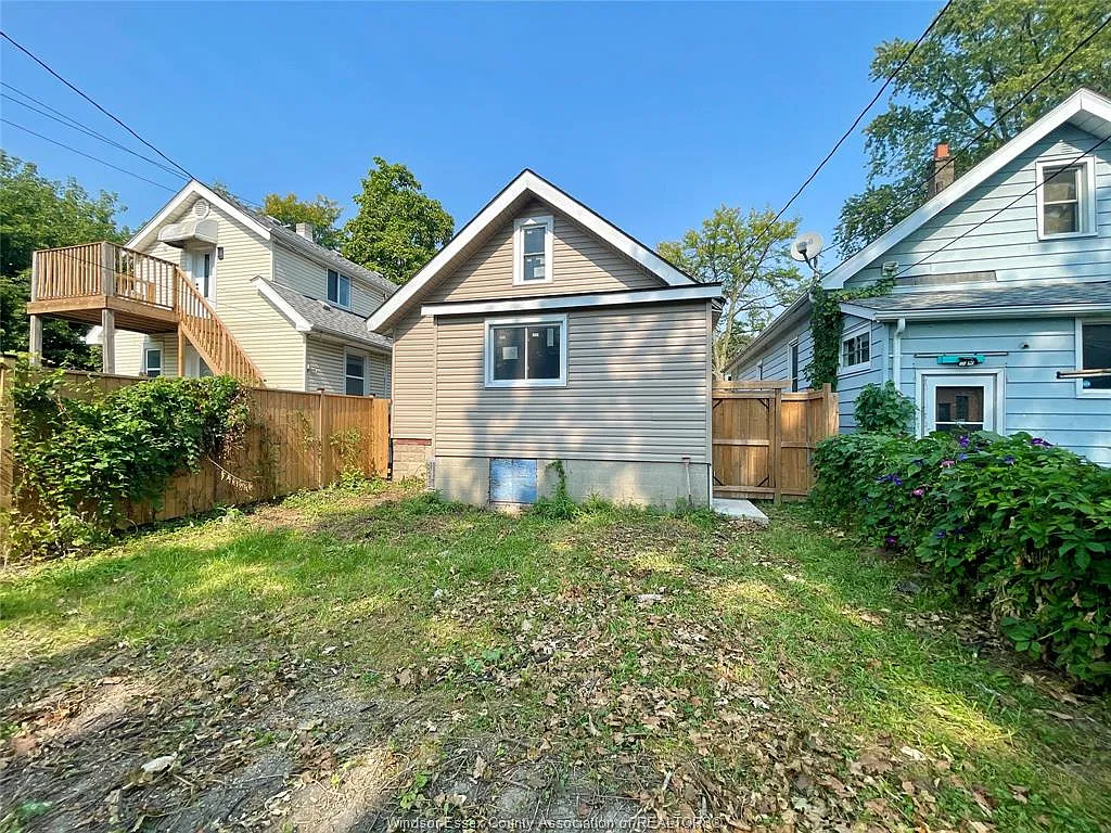 3 bed, $2,024 — Photo 4