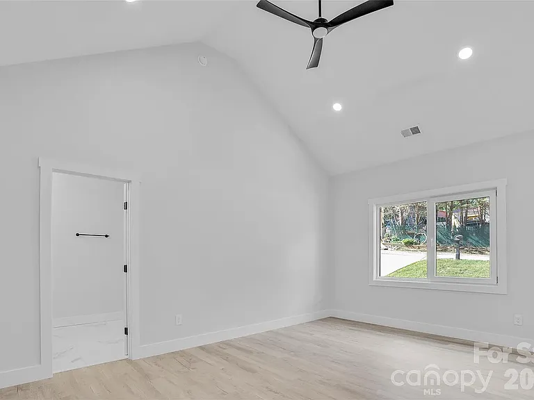 3425 Mission Dr — Photo 3