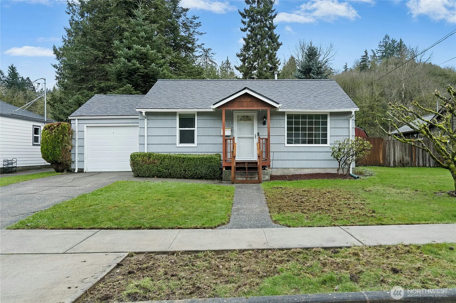 3125 SE 6th photo 1