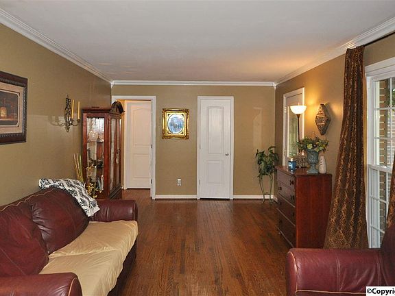 5th image of 309 Cumberland Dr SE