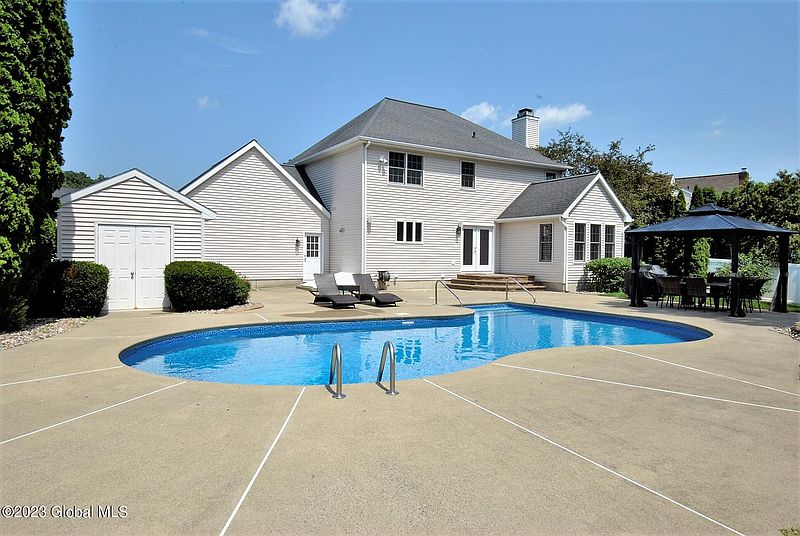 5th image of 38 Dogwood Lane