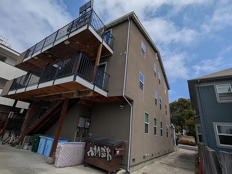 2504 Dana St — Photo 3