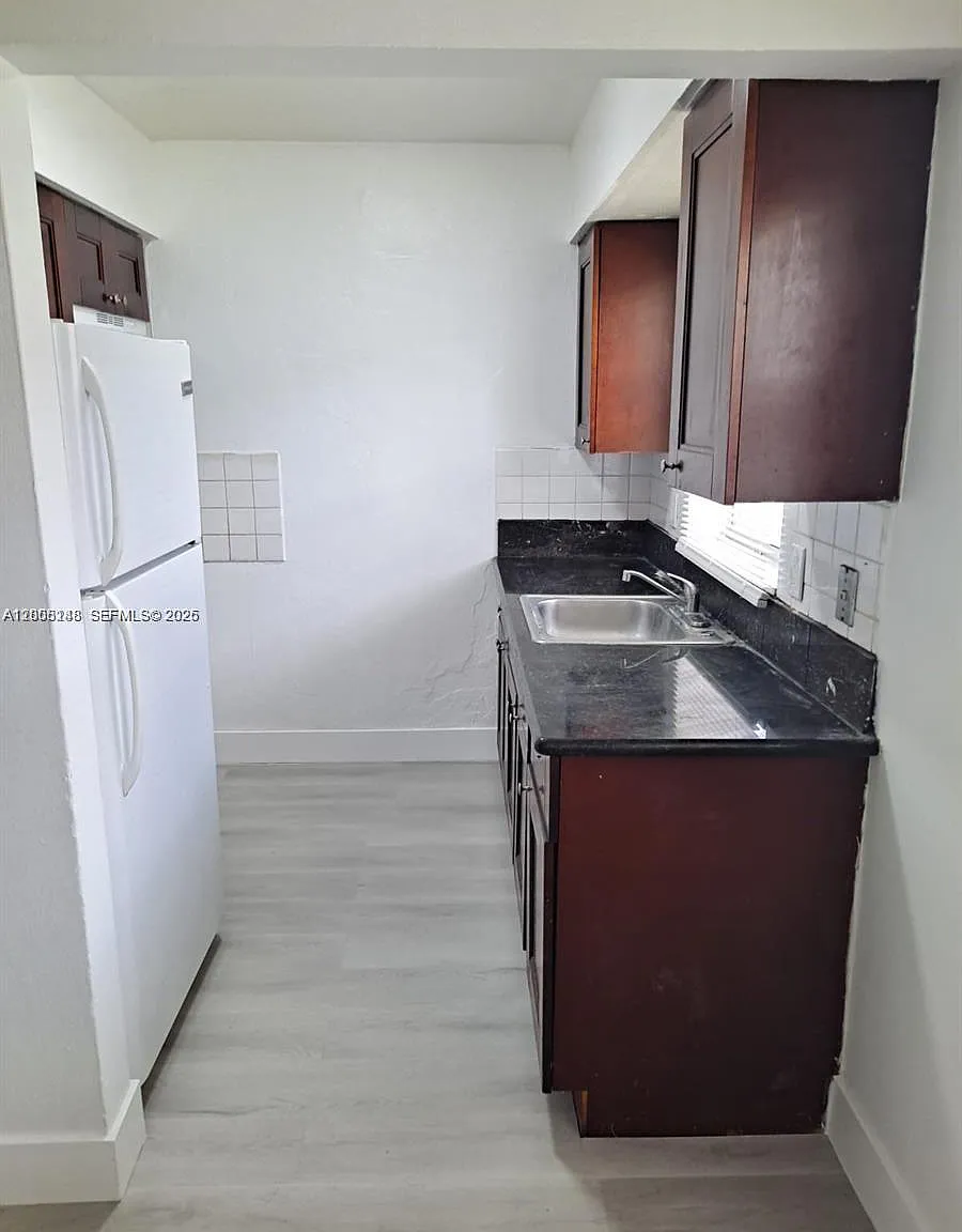 Oriole Estates Sec 8 — Photo 2