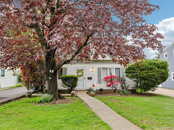 58 Oxford Street, Roslyn Heights, NY 11577