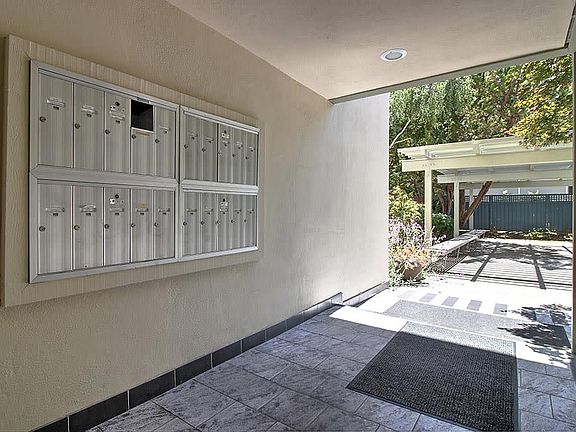5th image of 141 Wellesley Cres APT 207