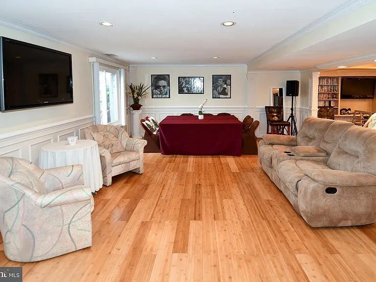 9401 Hickory View Pl — Photo 35
