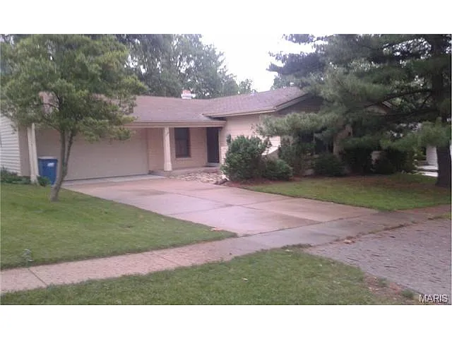 338 New Ballwin Rd photo 1