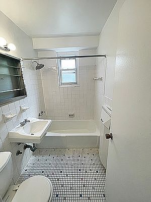 4th image of 3600 Oxford Ave #7A