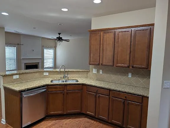 5 bed, 2946 sqft, $3,450 — Photo 3