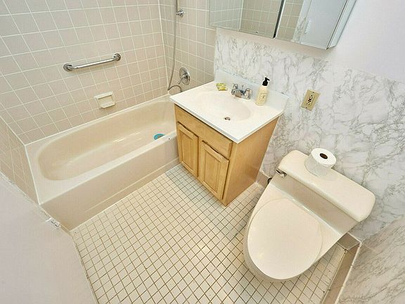 4th image of 376 Broadway APT 4C