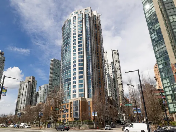 388 Drake St #506, Vancouver, BC V6B 6A8