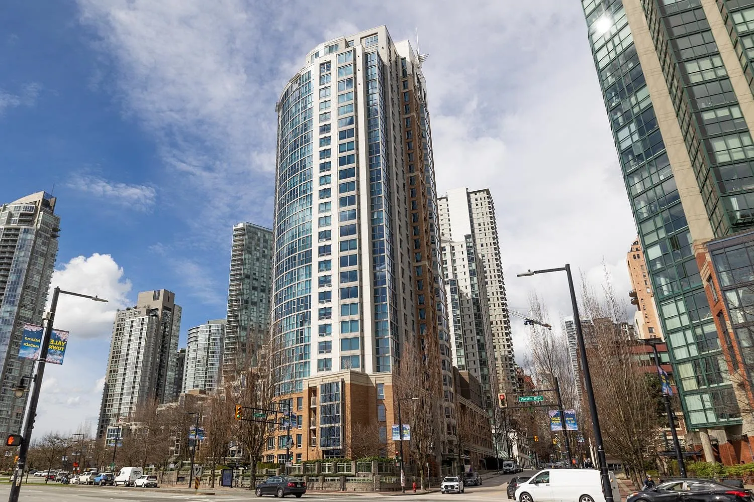 388 Drake St #506 photo 1
