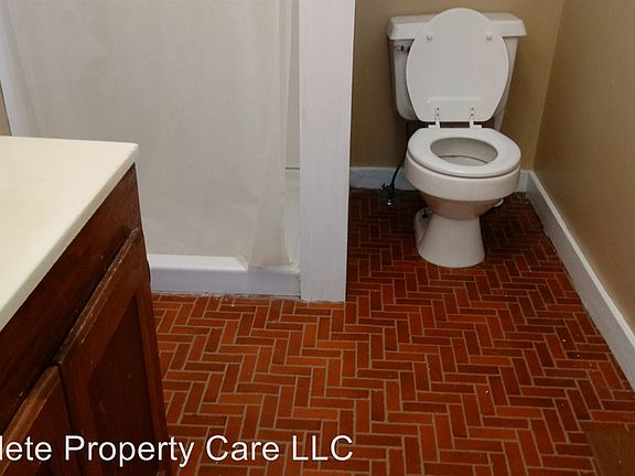 3rd image of 911 W Charles St APT 3