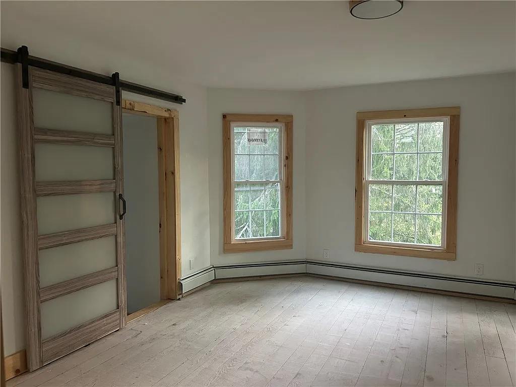 4 bed, 3.0 bath, 2096 sqft, $2,500 — Photo 3