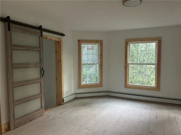 30 River St, Stamford, NY 12167