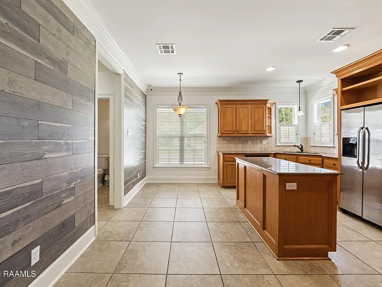 100 Shumard Dr — Photo 21