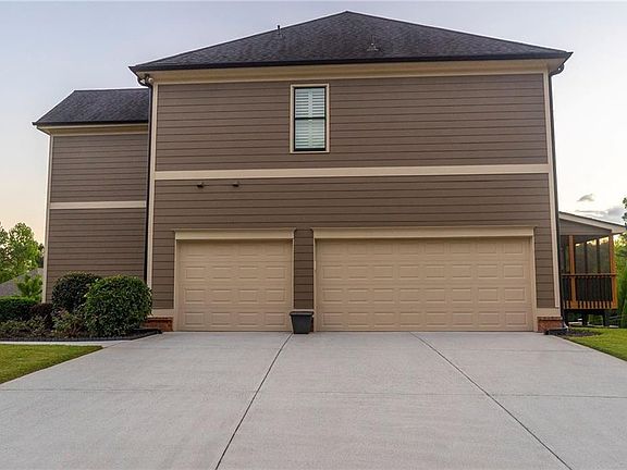 5th image of 300 Grant Ct