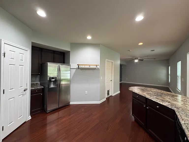624 Leonard Ln — Photo 4