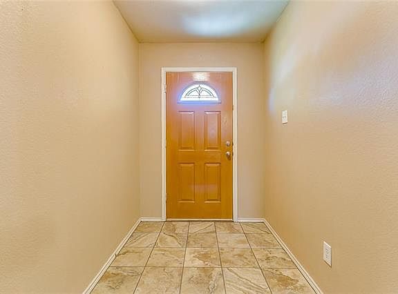 4th image of 1409 Lauren Dr
