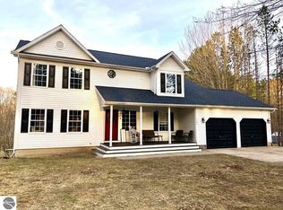 1131 S 29th Rd, Cadillac, MI 49601