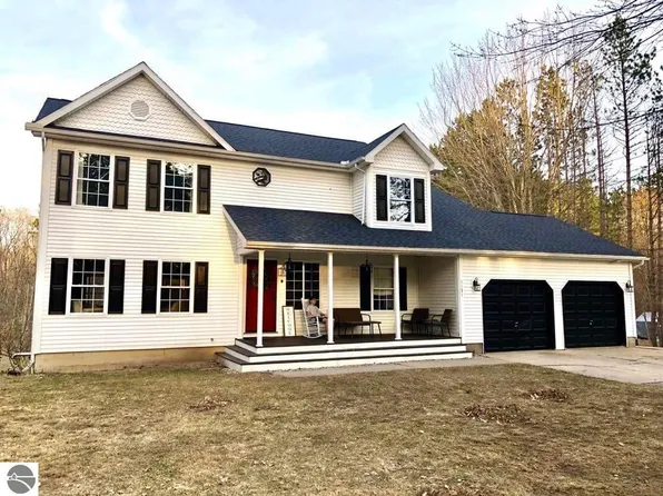 1131 S 29th Rd, Cadillac, MI 49601