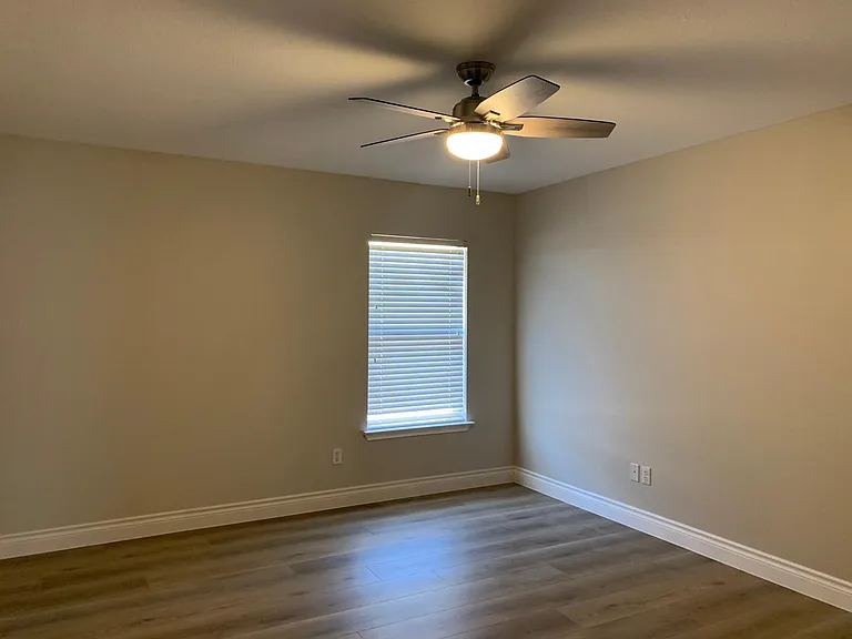 509 Golden Gate Dr — Photo 13