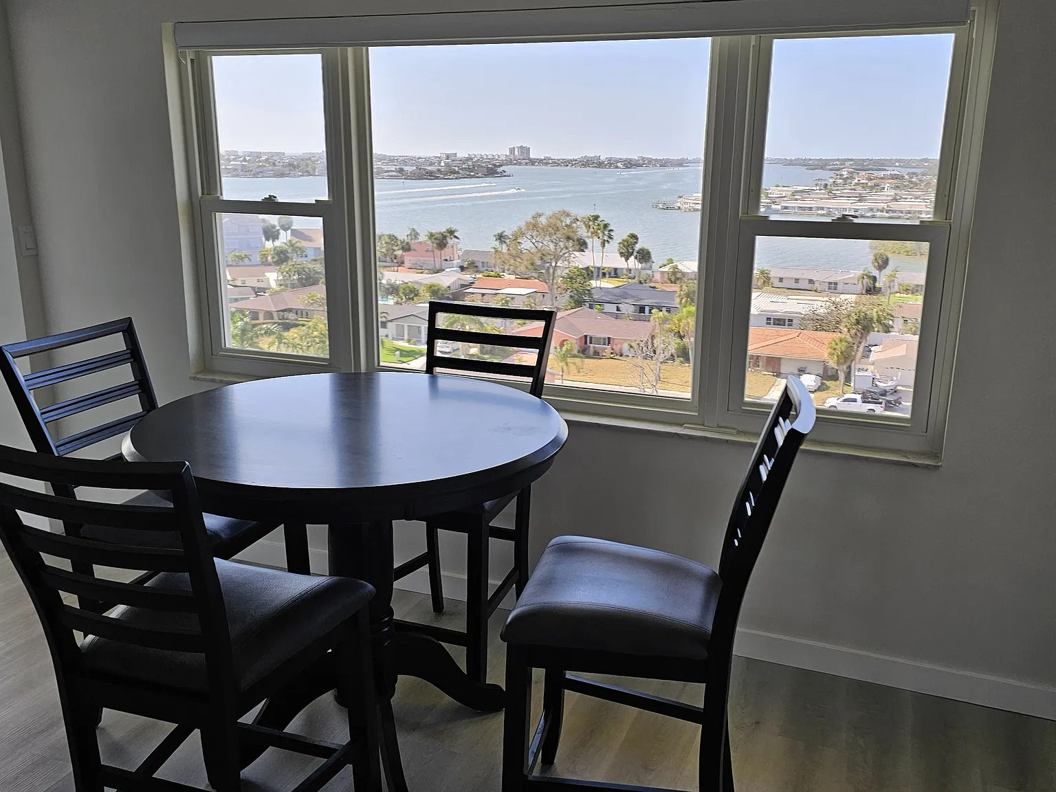 2 bed, 1040 sqft, $2,200 — Photo 2