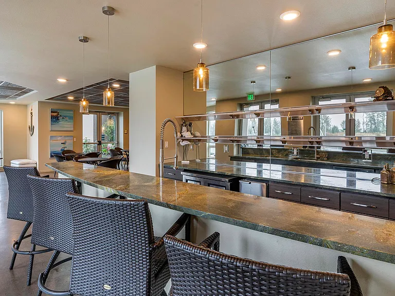Yacht Harbor Club — Photo 8