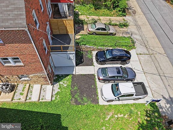 2nd image of 932 E 41st St