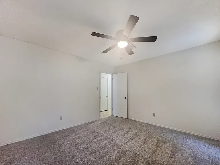 2604 NE Garden Ln — Photo 23
