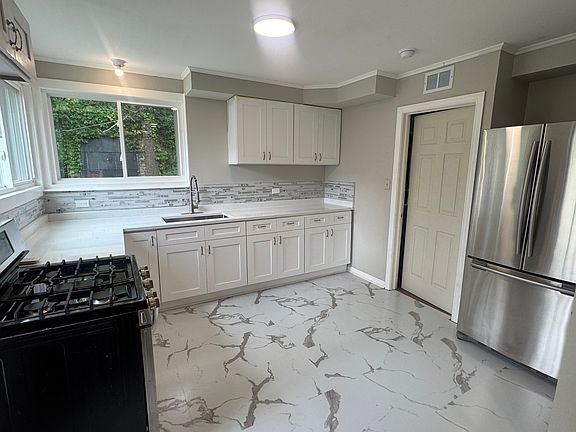 5th image of 14428 University Ave
