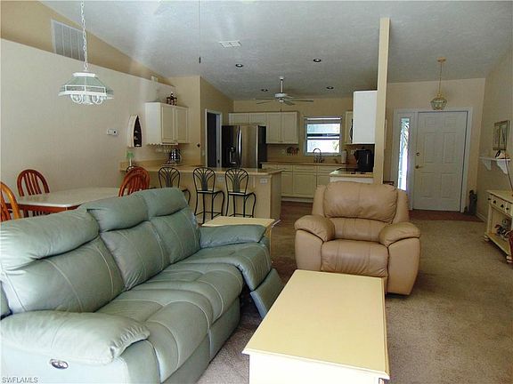 4th image of 581 Forest Ave