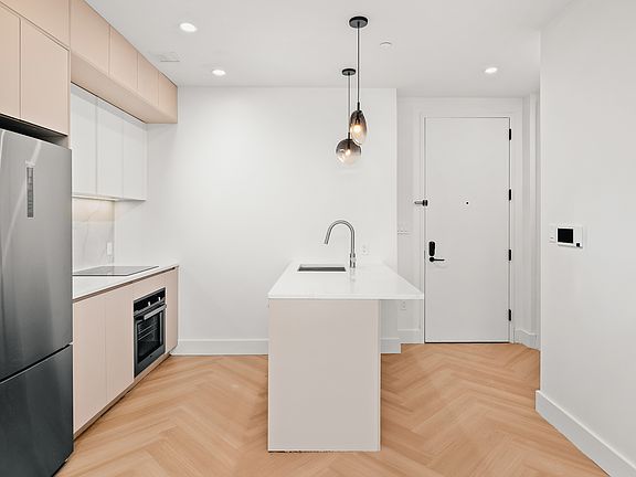 4th image of 34-16 38th St #1502