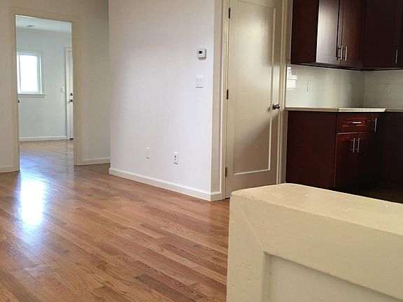 5th image of 1151 York St