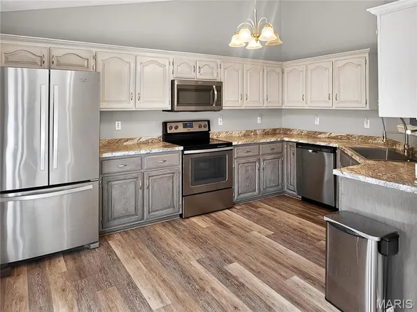 110 Sawmill Ln, Saint Robert, MO 65584