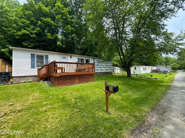 30 Settlers Vlg, Hawley, PA 18428