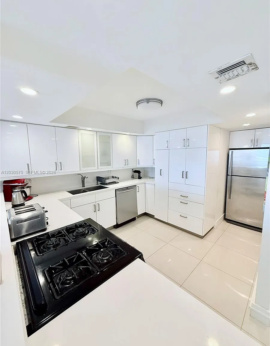 Parker Tower Condo — Photo 3